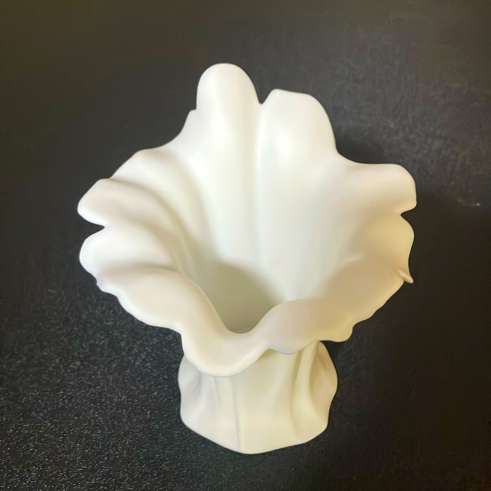 Lladró white porcelain‘Organica’ candle holder
